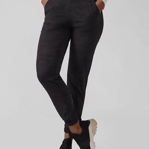 NWT Athleta Women’s Brooklyn Camo Jogger Color Black Size 22